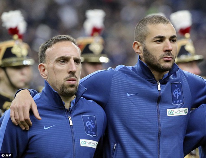 Quả bóng đồng 2013 Ribery và đồng đội Benzema trong màu áo tuyển Pháp