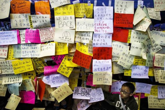 Thông điệp để lại của những người biểu tình ở vịnh Đồng La. Ảnh: Reuters