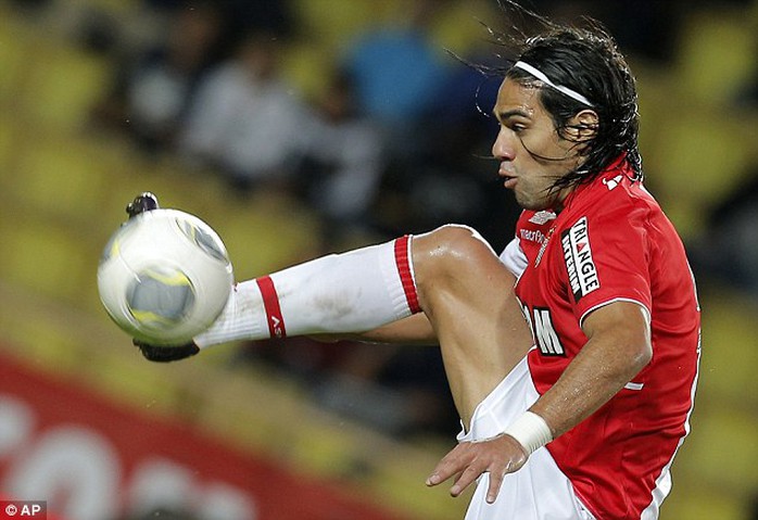 Falcao đã ghi bàn thắng cho Monaco trước khi rời sân do chấn thương