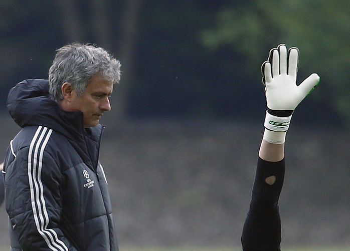 HLV Mourinho chào thua trước tài năng của Courtois