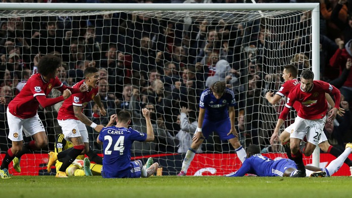 Hàng thủ Chelsea trong bàn bị gỡ hòa ở phút bù giờ trên sân Old Trafford