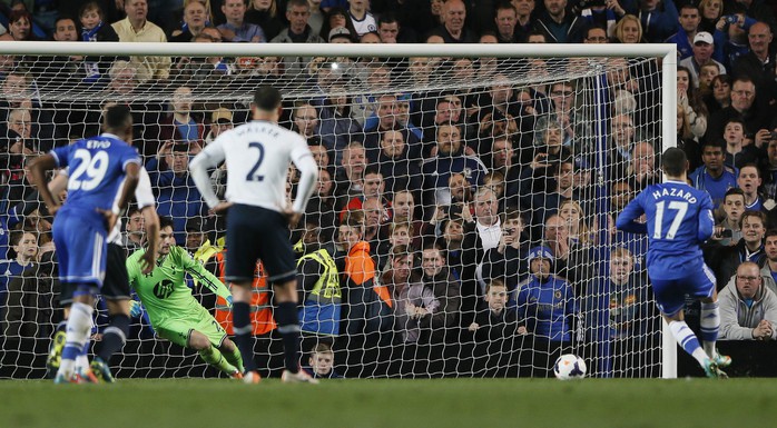 Hazard trong trận Chelsea thắng Tottenham mùa trước trên sân nhà