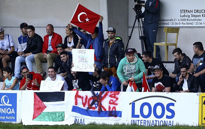 Nhóm CĐV Thổ Nhĩ Kỳ ủng hộ người Palestine