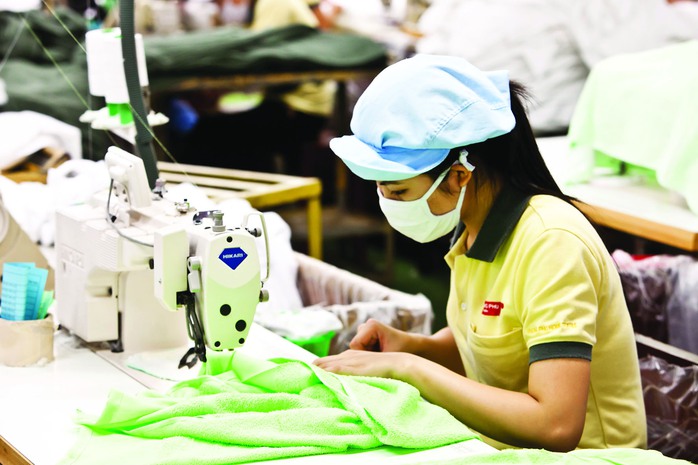 Được ổn định việc làm và phúc lợi nên công nhân Tổng Công ty CP Phong Phú an tâm gắn bó lâu dài