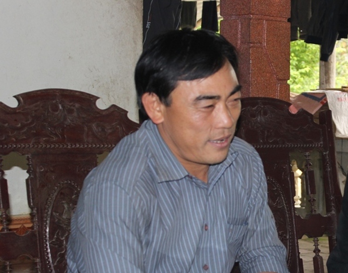 Ông Lê Văn Lợi - Chủ tịch UBND xã Đức Hương - trao đổi với phóng viên