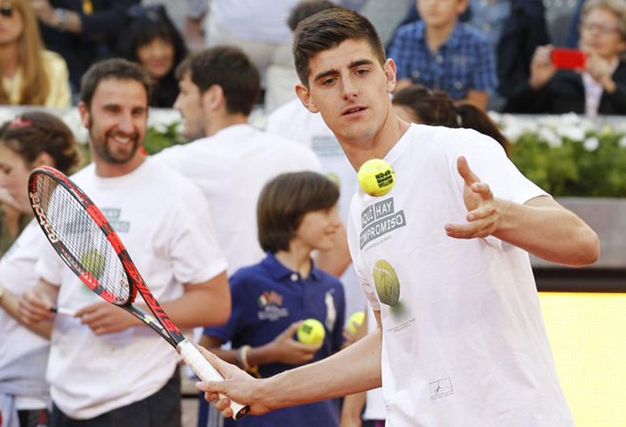 Courtois và Casillas thể hiện tài chơi tennis