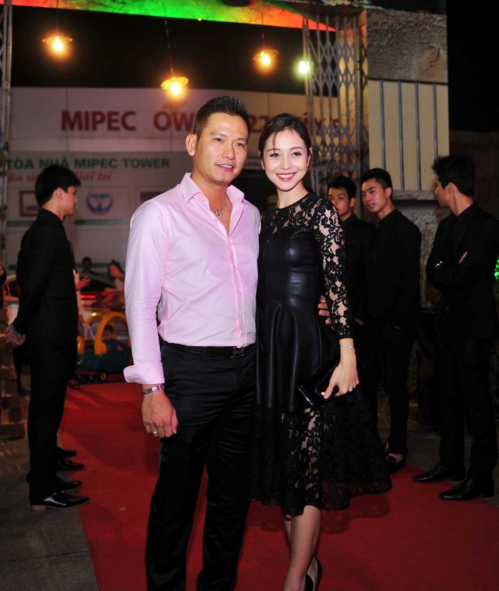 Vợ chồng Jennifer Phạm – doanh nhân Đức Hải xuất hiện khi sự kiện đang diễn ra