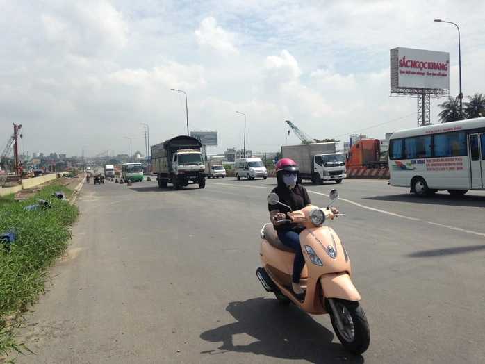 Xa lộ Hà Nội, đoạn qua ngã tư Thủ Đức – Lê Văn Việt (quận 9)