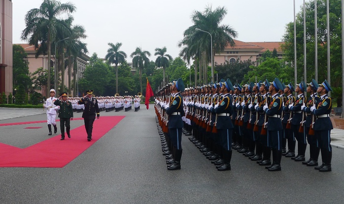 Tổng Tham mưu trưởng Quân đội nhân dân Việt Nam và Chủ tịch Hội đồng Tham mưu trưởng Liên quân Mỹ duyệt đội danh dự