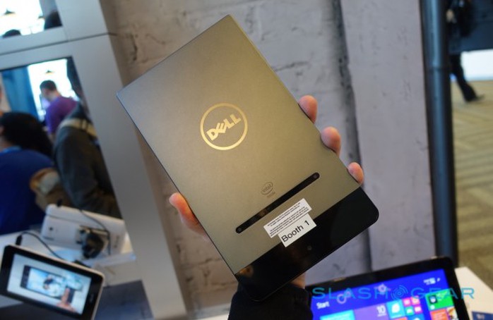 Dell Venue 8 7000 với 3 camaera bố trí mặt sau.
