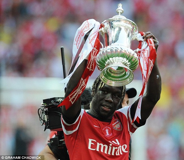 Sagna giành cúp FA cùng Arsenal mùa qua