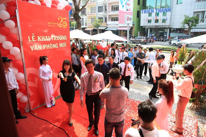 Khách mời tham quan trụ sở văn phòng mới của chi nhánh BenThanh Tourist Đà Nẵng Khách mời tham quan trụ sở văn phòng mới của chi nhánh BenThanh Tourist Đà Nẵng