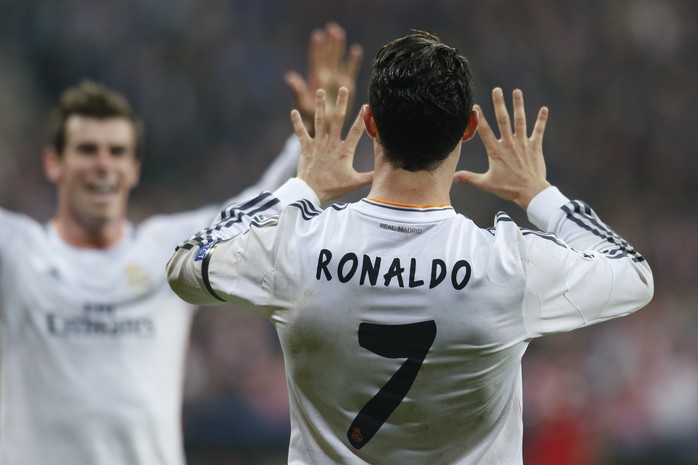 Ronaldo ăn mừng cùng Bale