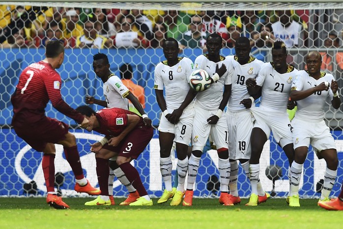 Các cầu thủ Ghana (áo trắng) không có đủ lực lượng mạnh nhất trong trận gặp Bồ Đào Nha của Ronaldo
