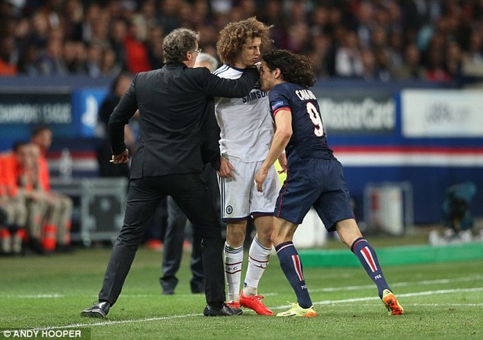 Luiz sẽ là đồng đội của Cavani trong mùa bóng mới