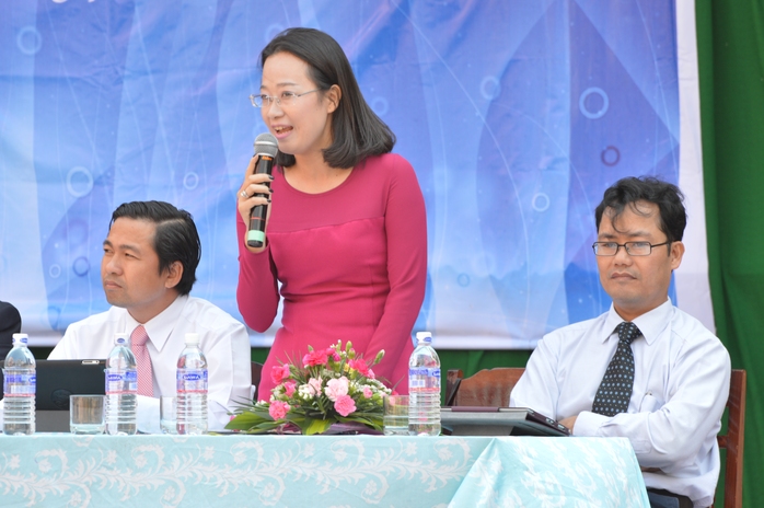 Bà Võ Thị Hồng Hải, đại diện Trường Quốc tế PSB tư vấn cho các thí sinh