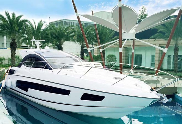 Chiếc siêu du thuyền được trưng bày tại khu vực căn hộ mẫu Vinhomes Central Park số 208 Nguyễn Hữu Cảnh, TP HCM. Chiếc siêu du thuyền được trưng bày tại khu vực căn hộ mẫu Vinhomes Central Park số 208 Nguyễn Hữu Cảnh, TP HCM.