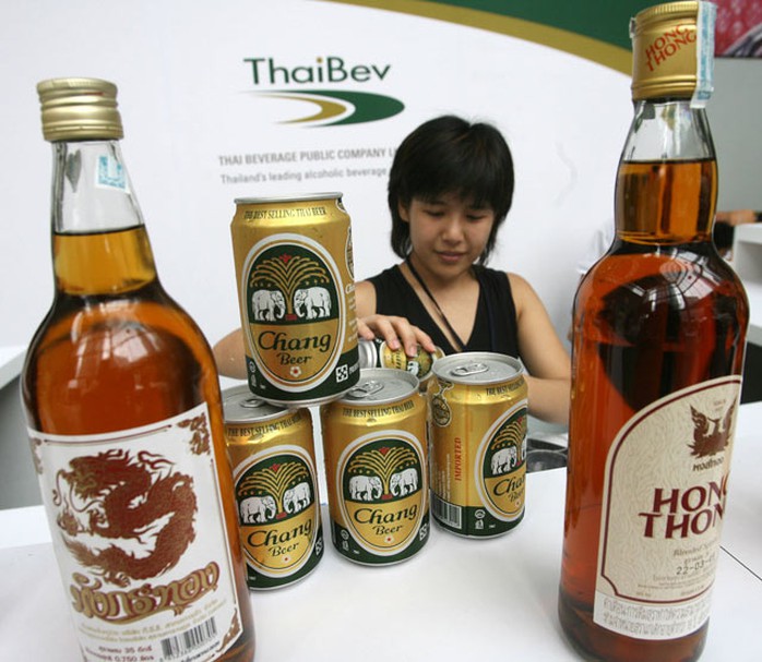 Charoen Sirivadhanabhakdi là người sáng lập, đồng thời là chủ tịch của ThaiBev, công ty sản xuất đồ uống lớn nhất ở Thái Lan Charoen Sirivadhanabhakdi là người sáng lập, đồng thời là chủ tịch của ThaiBev, công ty sản xuất đồ uống lớn nhất ở Thái Lan