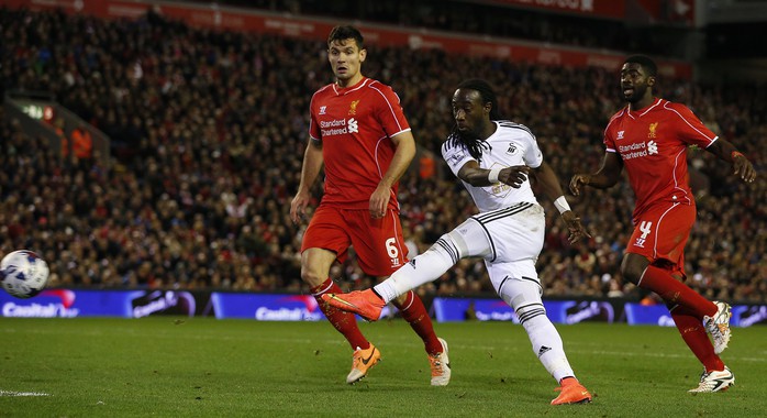 Marvin Emnes ghi bàn mở tỉ số cho Swansea