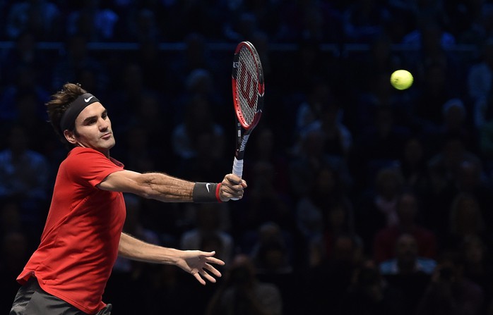 Federer trong trận thắng Nishikori ở World Tour Finals 2014