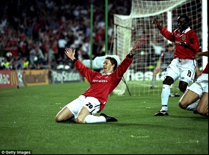 Solskjaer ghi bàn quyết định giúp M.U vô địch Champions League năm 1999