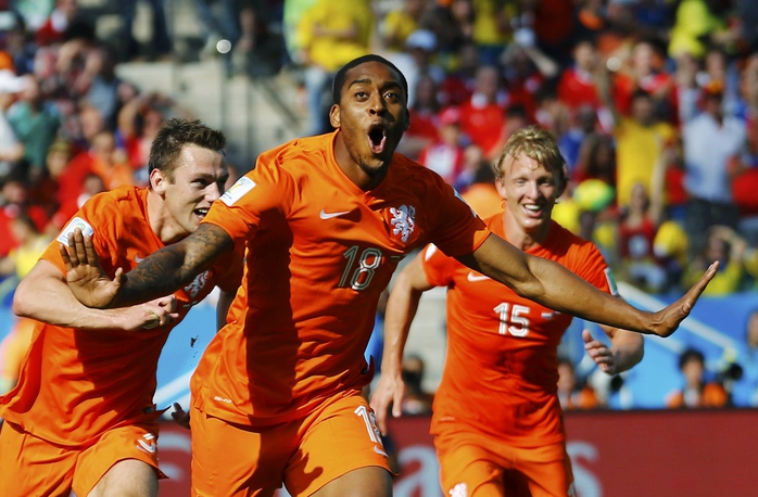 Hà Lan giành ngôi nhất bảng B