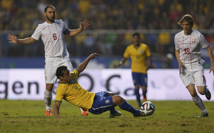 Fred ghi bàn thắng duy nhất giúp Brazil đánh bại Serbia