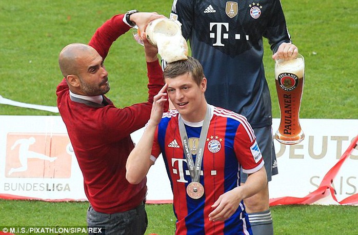 Toni Kroos trong ngày đăng quang của Bayern Munich
