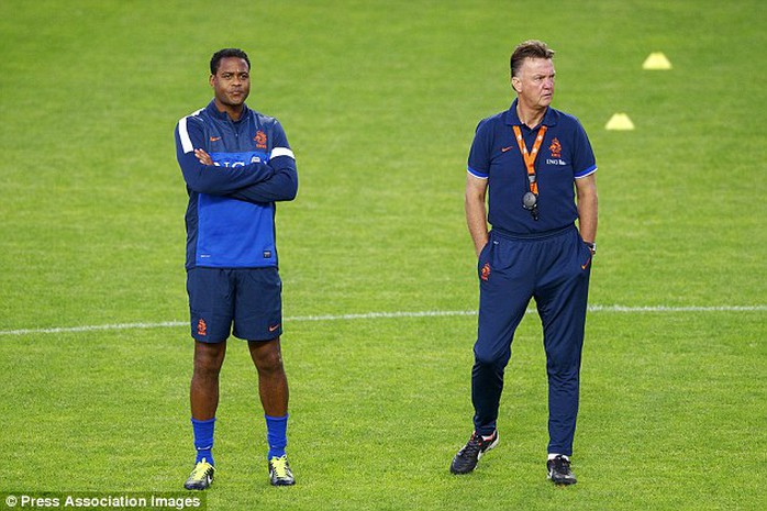 Patrick Kluivert và Louis Van Gaal luôn sát cánh cùng nhau