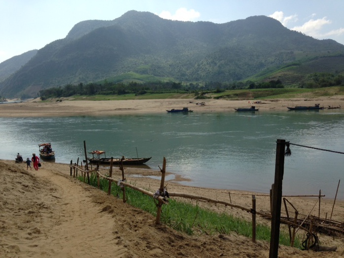 Xóm vạn đò trên sông Thu Bồn ngày xưa tấp nập bao nhiều, giờ vắng tanh bấy nhiêu