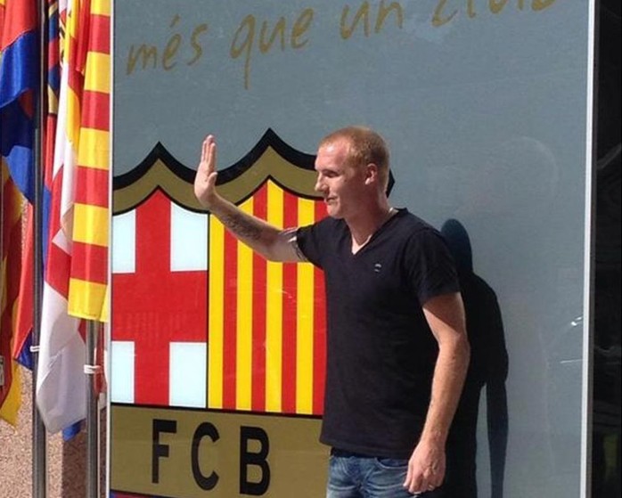 Jeremy Mathieu trong buổi ra mắt CLB Barcelona