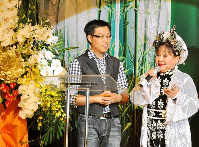 NSND Ngọc Giàu trong chương trình Đồng hành với giải Mai Vàng của báo NLĐ (ảnh Nguyễn Hữu)