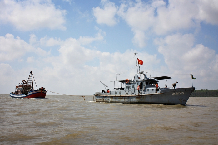 Hải đội 2 (Bộ đội Biên phòng Sóc Trăng), tham gia tìm kiếm các thuyền viên của sà lan ĐN0906 bị mất tích.