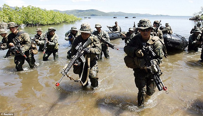 Hải quân Mỹ-Trung trong cuộc tập trận chung hồi tháng 4 trên vịnh Ulugan. Ảnh: Reuters