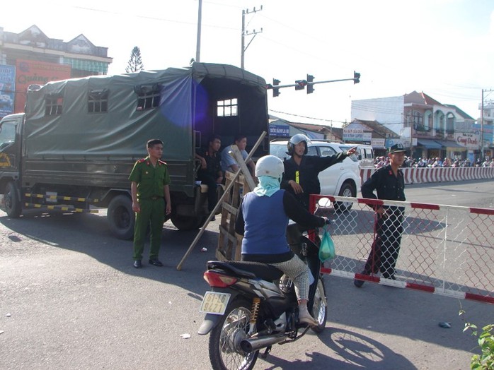 Do bên trong Đại Nam quá tải, nên lực lượng chức năng không cho các xe buýt chạy vào bên trong mà đón xe khách ở cách Đại Nam khoảng 2km về hướng thành phố mới Bình Dương nhằm giảm tải cho đại lộ Bình Dương.