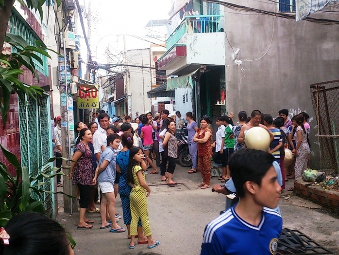 Rất nhiều người dân trong hẻm 231 Bình Tiên, phường 8, quận 6 – TP HCM, vẫn chưa hết bàng hoàng trước vụ yêu đơn phương, giết người tình trong mộng.