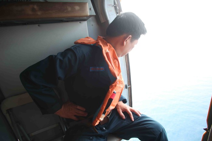 Thượng tá Đặng Xuân Niệm có kinh nghiệm tìm kiếm cứu hộ cứu nạn quan sát mặt biển 