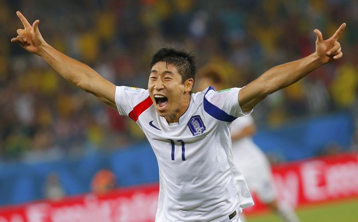 Lee Keun Ho hạnh phúc sau khi mở tỉ số cho Hàn Quốc