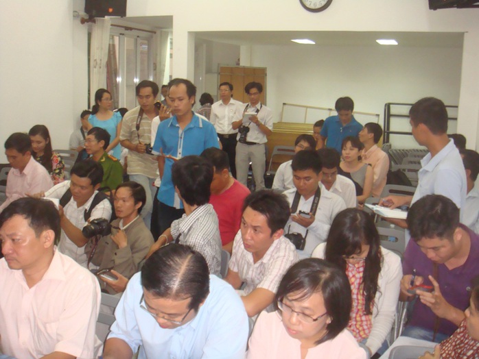 Các phóng viên báo đài tại buổi họp báo chiều 23-5, để nghe cơ quan chức năng thông tin vụ tự thiêu phản đối Trung Quốc đặt giàn khoan trái phép trên biển Việt Nam.