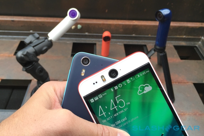 Re có thể hoạt động như một máy ảnh độc lập hoặc kết nối bằng WiFi Direct với các thiết bị di động thông qua ứng dụng hỗ trợ đi kèm từ HTC cho cả nền tảng Android và iOS.