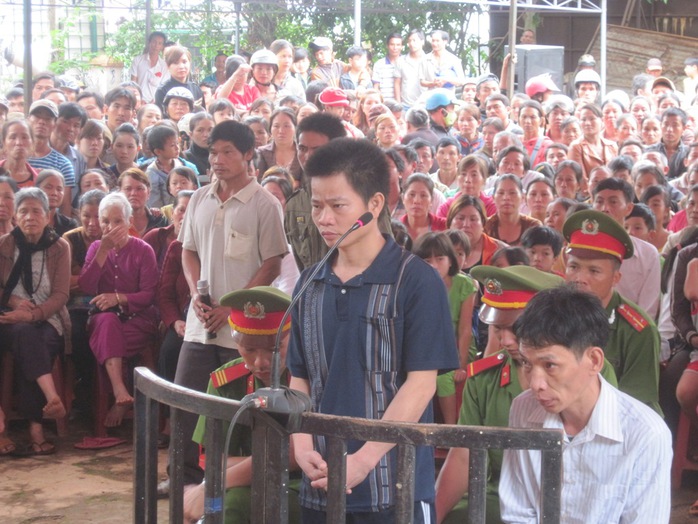 Bị cáo Lam thành khẩn nhận tội trước vành móng ngựa