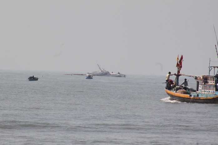 
	Tàu khách Sananva bị chìm cách cảng Phan Thiết khoảng 2 hải lí