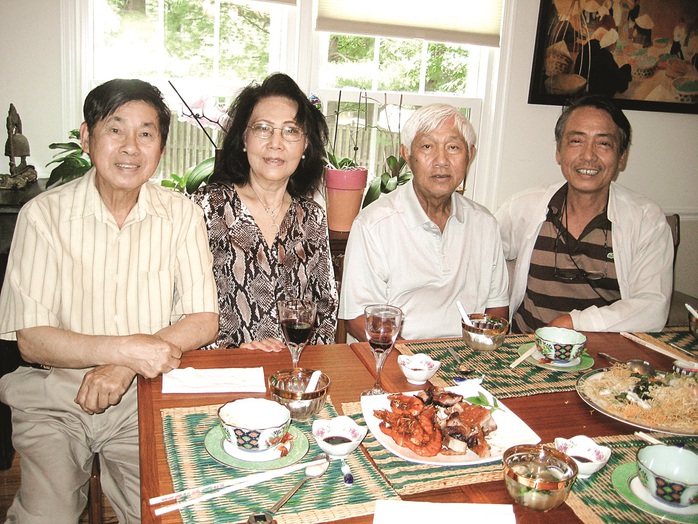 Từ trái qua: Nguyễn Tường Việt (con trai đầu của Nhất Linh), Nguyễn Thị Kim Dung, Nguyễn Tường Giang và Vu Gia. Ảnh: Nguyễn Tường Đằng