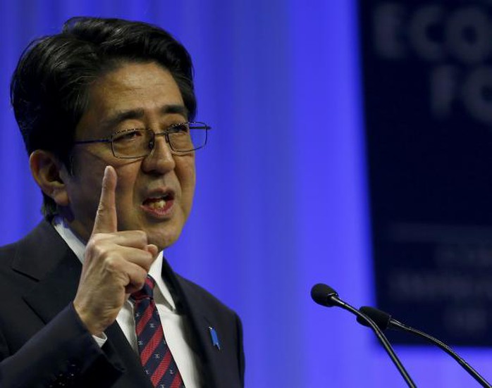 Japans Prime Minister Shinzo Abe addresses a session at the annual meeting of the WEF in Davos January 22, 2014. REUTERS/Denis Balibouse