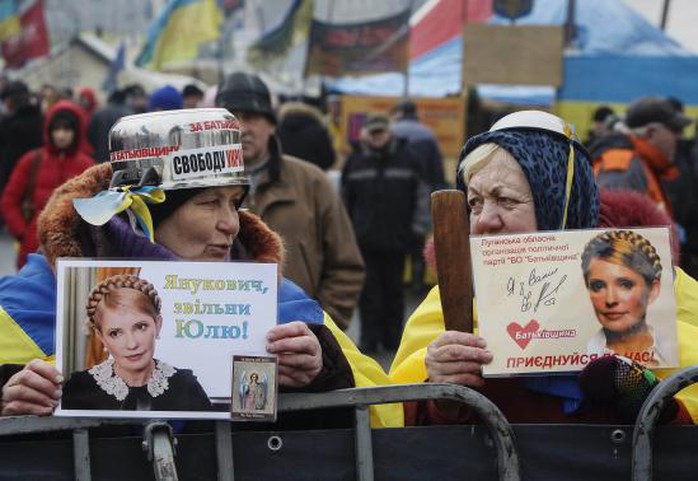 People hold portraits of jailed opposition leader Yulia Tymoshenko as they attend an anti-government rally in Kiev February 9, 2014. EUTERS-Gleb Garanich