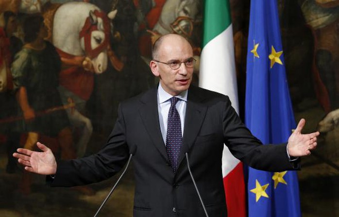 Italian Prime Minister Enrico Letta gestures during a news conference at Chigi Palace in Rome February 12, 2014. REUTERS-Remo Casilli