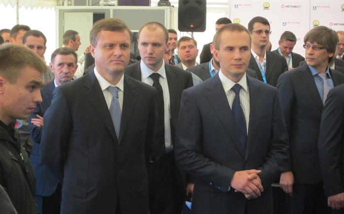 Olexandr Yanukovych (phải) được cho là kiểm soát

gần một nửa ngành sản xuất than đá của Ukraine. Ảnh: KYIV POST
