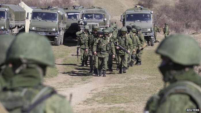 Soldiers, believed to be Russian, in Simferopol 3 March