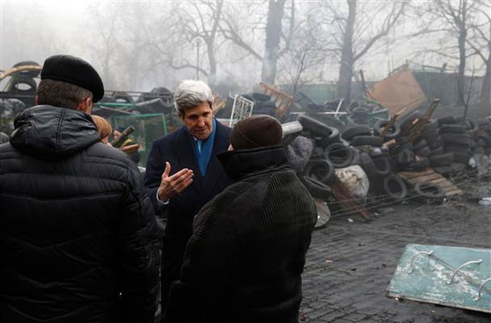 Image: John Kerry visits the Shrine to the Fallen in Kiev, Ukraine