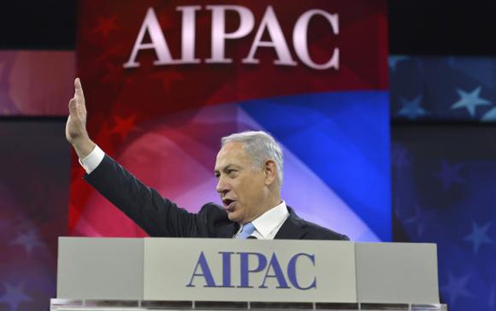 Israeli Prime Minister Benjamin Netanyahu acknowledges applause as he arrives to address the American Israel Public Affairs Committee (AIPAC), in Washington, March 4, 2014. REUTERS/Mike Theiler